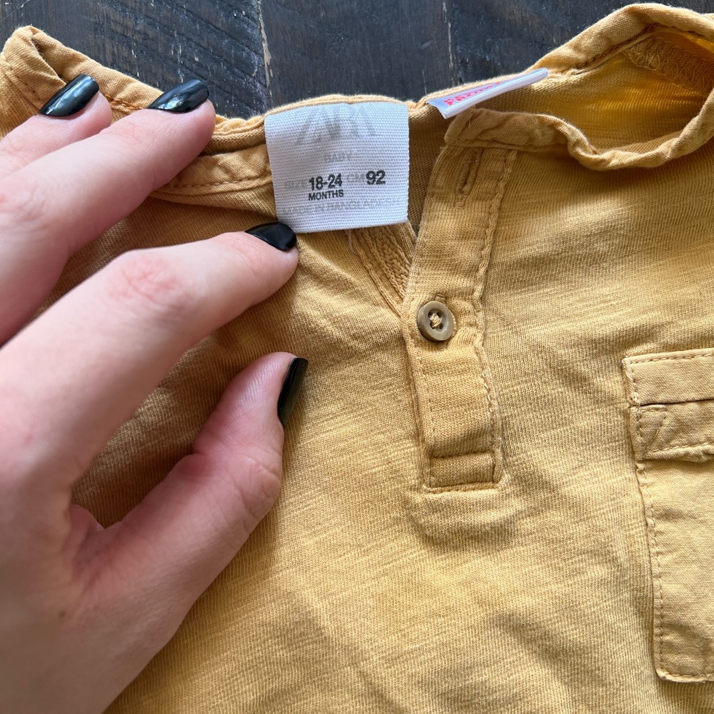 Zara Basic Shirts - Picture 2 of 3